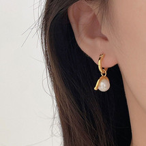 Women White Shell Pearls 18k Yellow Gold Plated Leverback Dangling Hoop Earrings - £60.90 GBP