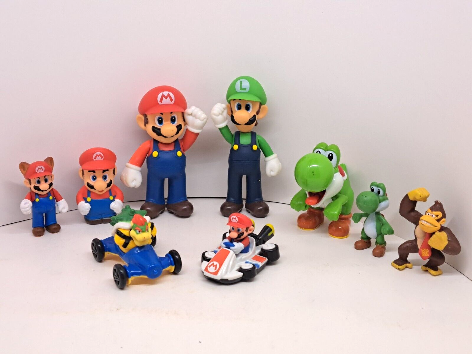 Nintendo Super Mario Bros Toys Mario Luigi Bowser Yoshi Donkey Kong Lot of 9 - £15.42 GBP