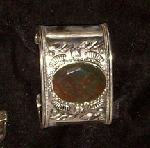 Silver Cuff Bracelet w Agate 2&quot; Wide Medieval Elegance  106 - £35.47 GBP