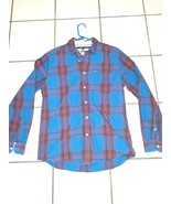 Men&#39;s Tommy Hilfiger shirt Classic Fit Size M button up  blues/reds - $12.86