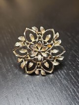 Vintage 1960s Sarah Coventry Gold Tone Floral Leaf Brooch Pin Signed - £19.41 GBP