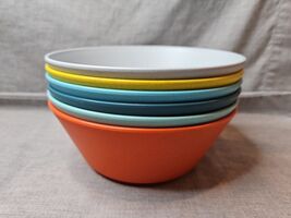Lot of 6 Multicolor Cereal Bowls, Hard Plastic, 6.75&#39;&#39; Diameter/2.5&#39;&#39; Depth - $14.08 CAD