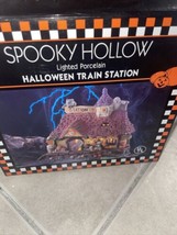 1996 Spooky Hollow Halloween Train Station Village Lighted Porcelain w Cord - £11.90 GBP
