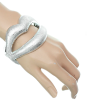 Risque21 Silver Sexy Large Lips Hinged Bracelet Acrylic Bangle Lightweight - £7.47 GBP