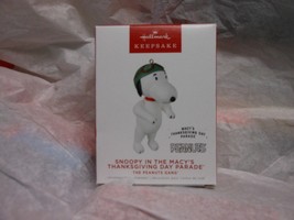 Hallmark &quot;Snoopy in the Macy&#39;s Thanksgiving Day Parade&quot; 2022 Ornament NEW - $9.65