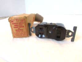 Vtg Circle F Mfg Bakelite Duplex Single Pole Toggle Switch &amp; Receptacle ... - $73.50 MXN