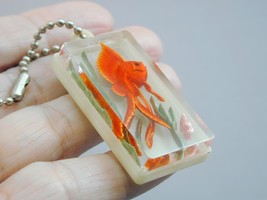 Vintage Daytona Bead Souvenir Key Chain Fish Scene In Lucite - $570.01 MXN
