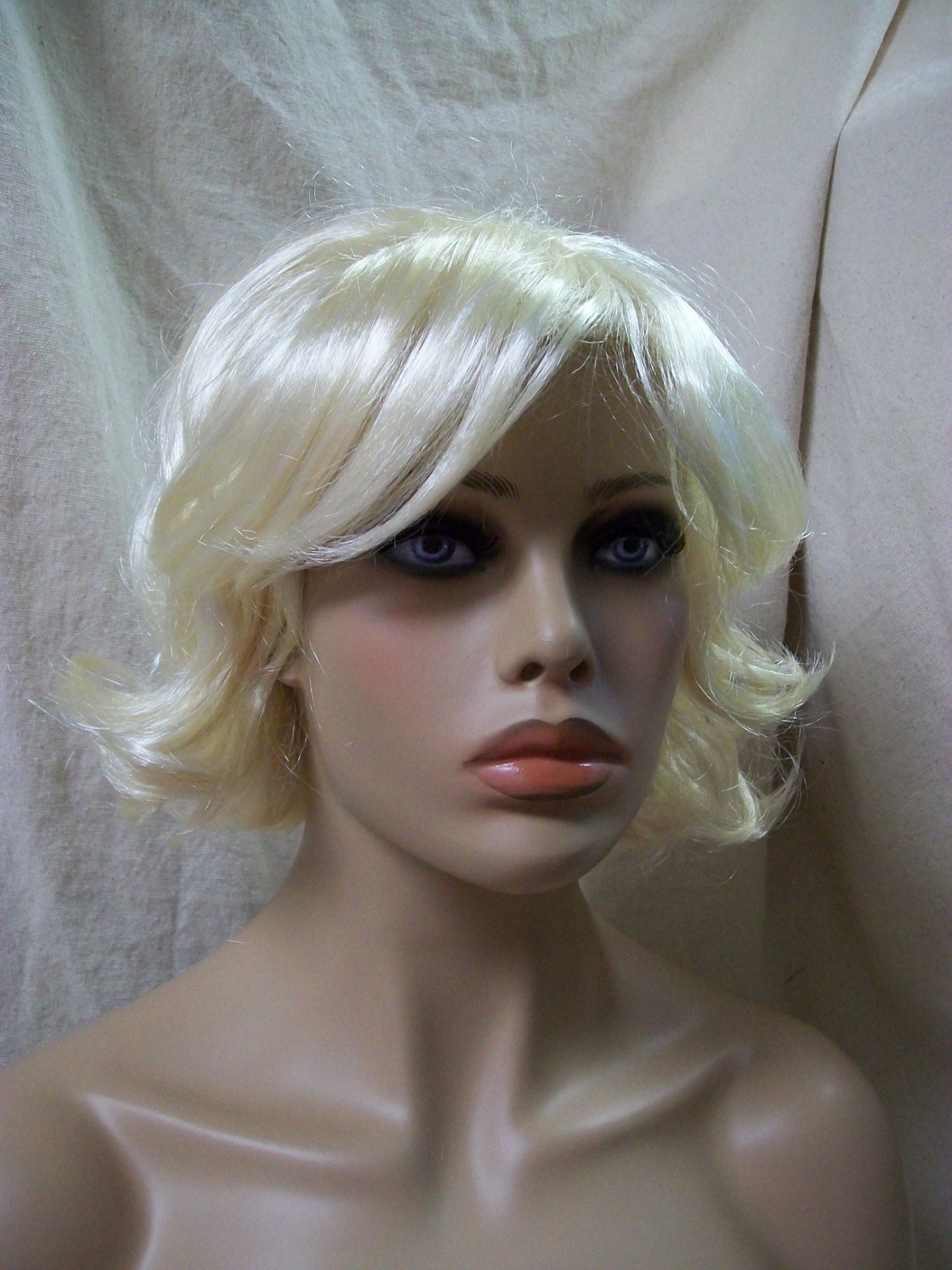 Short Blonde Clara Wig The Guild Gamer Bombshell Playmate Ann Darrow Fil... - $14.80