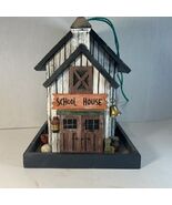 HomeGoods Rustic Schoolhouse Wooden Hanging Bird Feeder/Birdhouse Decor - €17,04 EUR