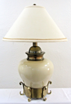 Rare 1979 Chapman Chinoiserie Cream Ceramic Brass Table Lamp and Linen S... - €425,06 EUR