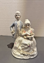Vintage Porcelain Figurine Rococo Couple Lace Trim Floral Accents Decor - €7,31 EUR
