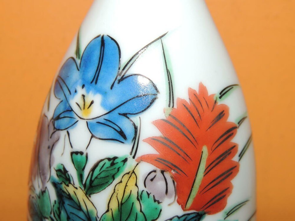 Bottle Vase 5.5" White Floral blue red green yellow poss Kutani Vintage /Antique Item image 9