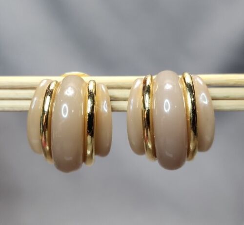 Vintage Kenneth Jay Lane KJL Taupe Ribbed Gold-tone Half Hoop Clip-on Earrings - £42.81 GBP
