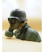 German WW2 soldier in gasmask bust - plastic reproduction - €37,99 EUR