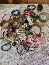 Lot of 85 Pcs Bracelets Bangles, Beads, Leather, Wood, Pearls Vintage To... - $23.75