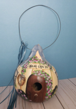 Hand Made Painted Hanging Gourd Bird House 9&quot; Carolina Wren Inn flowers - £15.27 GBP