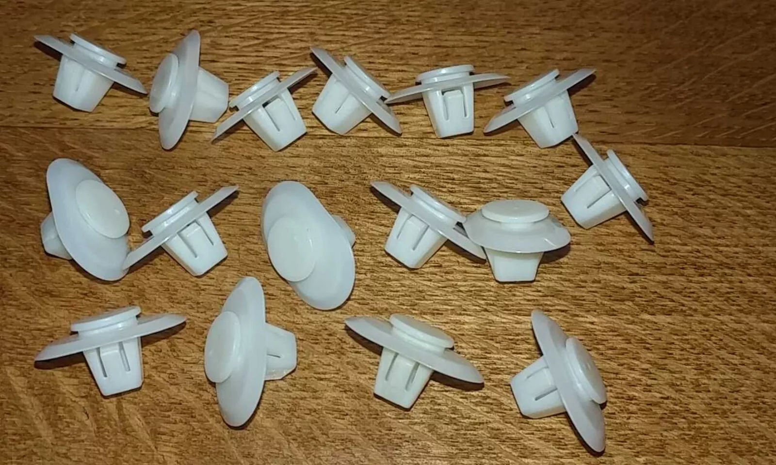 Lexus LX470 98-2007 Rocker panel moulding retainer clips (16pcs) - $38.50