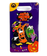 Disney Parks Happy Halloween Goofy Glitter Pin Haunted Tree Tombstone 2022 - $376.14 MXN