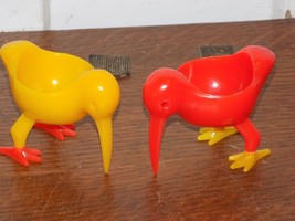 Vintage Pair of Plastic Bird Egg Cups - $549.09 MXN