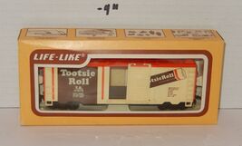 Vintage Life-Like HO Scale Train Tootsie Roll Sliding Door box Car #8422 - $49.45