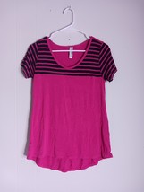 LuLaRoe Classic Tee XS Pink Black Stripes Scoop Neck Stretchy Hi Lo Heml... - $131.02 MXN