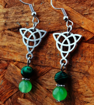 St Patrick&#39;s Day - Gothic Retro Silver Trinity Knot Green Beads Dangle Earrings - £6.38 GBP