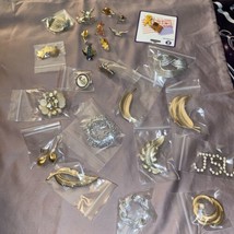 Vintage Jewelry Lot Of 25  Pins - £7.56 GBP