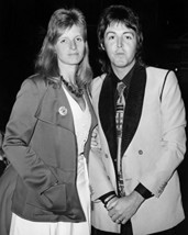 Paul Mccartney With Linda West End London 1974 16X20 Canvas Giclee - £55.81 GBP