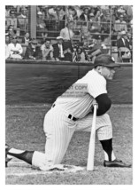 Mickey Mantle New York Yankees Baseball Player Kneeling 5X7 Photo - £6.77 GBP
