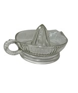 Manual Hand Citrus Juicer Clear Glass Ribbed Loop Handle Pour Spout Vint... - $12.54 CAD