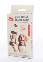 Kikkerland Kobe Dog Treat Selfie Clip, Fits All Phones - $111.38 MXN