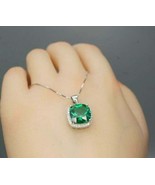 3CT Halo Finto Smeraldo e Diamante Ciondolo 14K Placcato Oro Bianco - $208.97