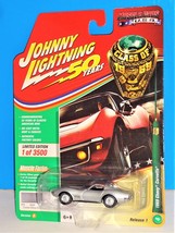 Johnny Lightning Class of 1969 Chevy Corvette Cortez Silver Version B 1/... - $13.86