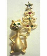 AJC American Jewelry &amp; Chain Pin Brooch Christmas Cat with Christmas Tree - $429.62 MXN