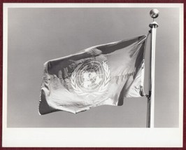 1980 Original Press Photo Flag United Nations Headquarters J. Isaac New York - £22.18 GBP