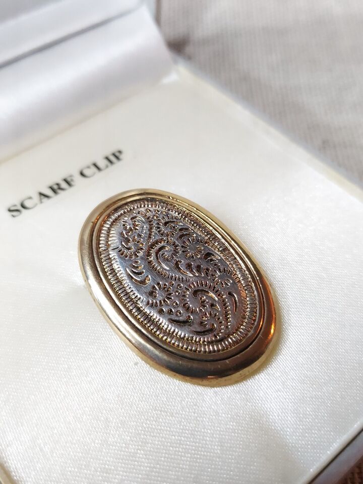 Pretty Oval Scarf Clip - $8.26
