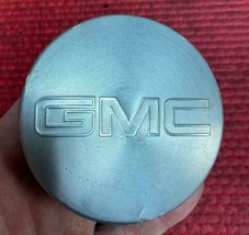 GMC FACTORY OEM CENTER CAP PART NUMBER 9595383 GENUINE GM PART - £8.05 GBP