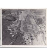 Vintage 8x10 Photograph 1940s Air Force Paratroopers In Flight - £22.53 GBP