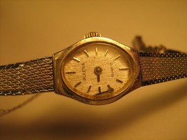 Vintage *Non Working* Women&#39;s Wristwatch Analog Bulova [X3d] - £12.47 GBP