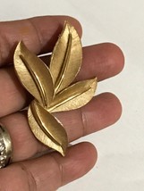 Signed Crown Trifari Vintage Gold Tone Leaf Branch Brooch Pin B153 - £35.97 GBP