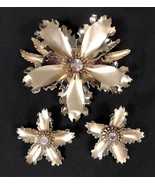 VNTG Gold Tone Metal Ruffle Flower Aurora Borealis Rhinestone Brooch &amp; E... - $508.07 MXN