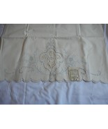 NWT Set of 2 Vintage off white blue embroidered floral standard pillowcases - $1,842.48 MXN