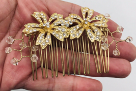 Vintage Gold Tone Floral Hair Comb w/ Rhinestones 5 5/8&quot; x 2 1/4&quot; - £10.97 GBP