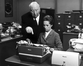 Alfred Hitchcock And Tippi Hedren In Marnie On Vintage Typewriter 16X20 Canvas G - £55.94 GBP