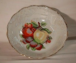Vintage Lusterware Bowl w Fruit Pattern Strawberries &amp; Apples 8&quot; Unmarked - £13.95 GBP