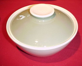 Harker Harkerware Round Covered Vegetable Serving Bowl&amp;Lid Green/White 9&quot;; Eames - £19.91 GBP