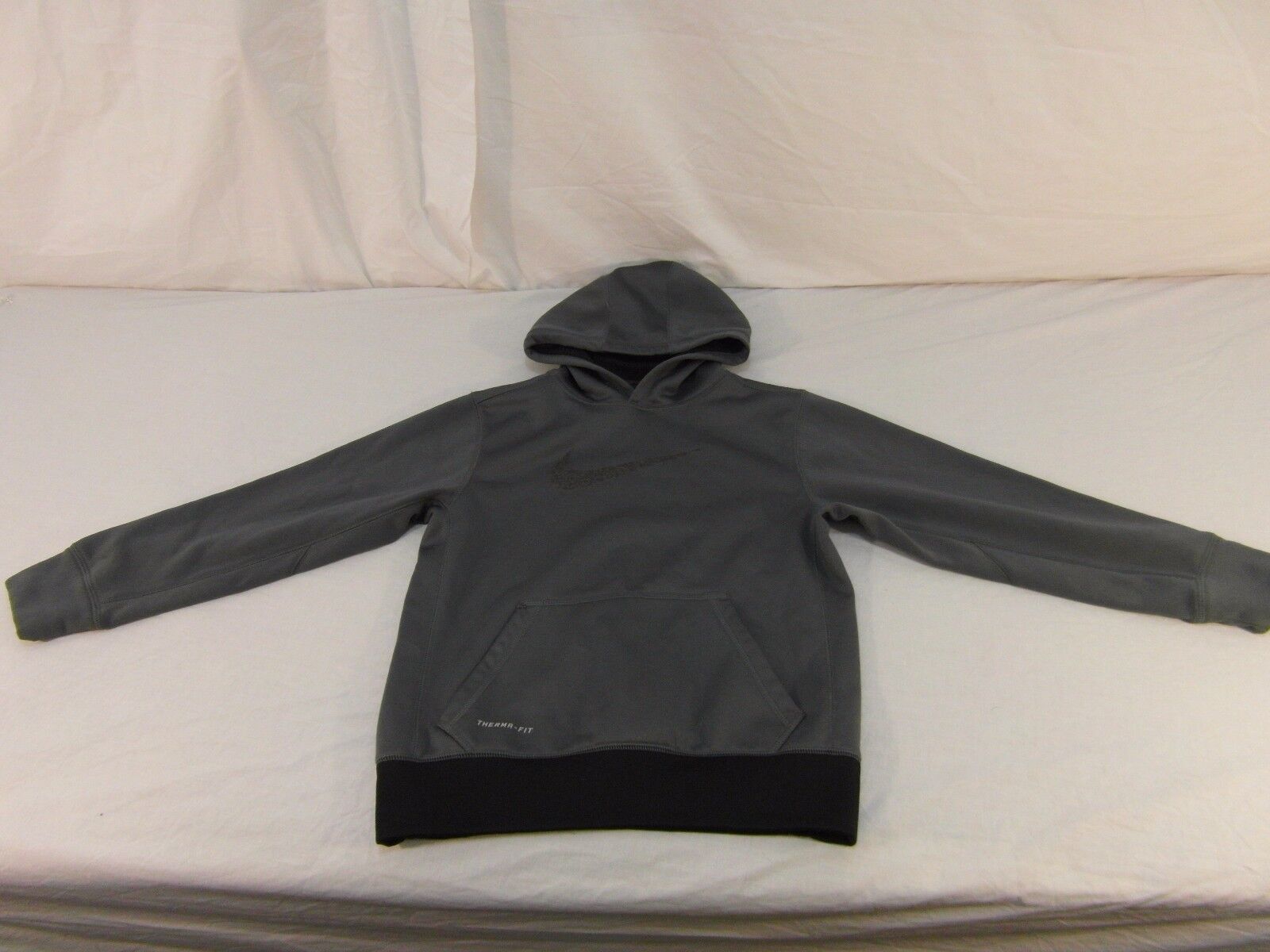 Youth MEDIUM Nike Therma-Fit Gray Black Tan Swoosh Athletic Hoodie Sweater - $20.24
