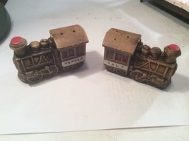 Salt and pepper shakers set train engines Vintage Items! - £14.27 GBP