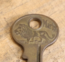 Vtg Master Lock A790 Key Lion Logo Milwaukee USA Nice Patina - £7.00 GBP