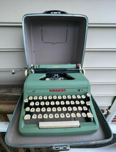 Vtg MCM 1950&#39;s Royal Quiet De Luxe Green Portable Typewriter In Carrying... - £353.86 GBP